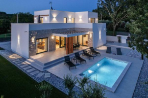Villa Zanetta pet friendly near Poreč for 8 people with sea view & private pool